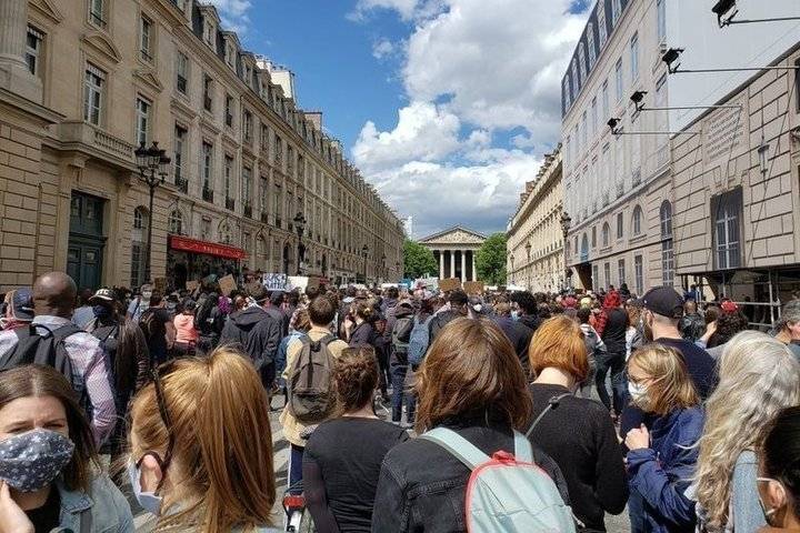 Джордж Флойд - Более 23 тыс. человек вышли на улицы Франции в день протеста против расизма - mk.ru - США - Франция - Париж