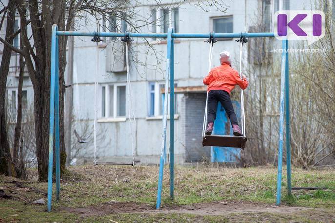 В Сыктывкаре в период ограничений тяжелые травмы на детских площадках получили два ребенка - komiinform.ru - респ. Коми - Сыктывкар