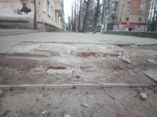 В Сыктывкаре обследуют разбитую лестницу на ул.Чернова для дальнейшего ремонта - komiinform.ru - Сыктывкар