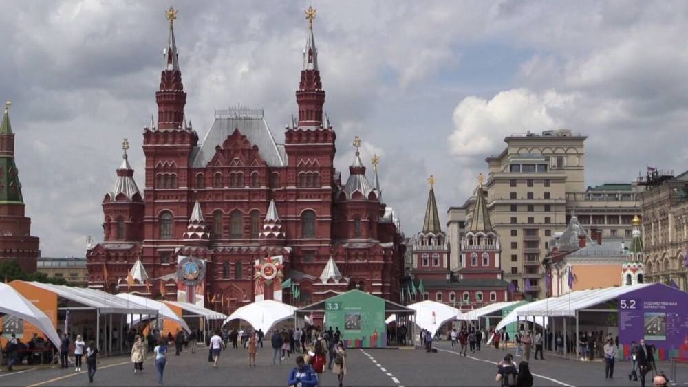 Книжный фестиваль «Красная площадь» в Москве. - riafan.ru - Москва