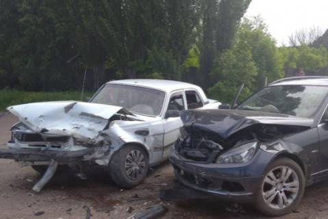 В Житомирской области столкнулись два автомобиля: женщина и двое детей пострадали - mignews.com.ua - Житомирская обл.