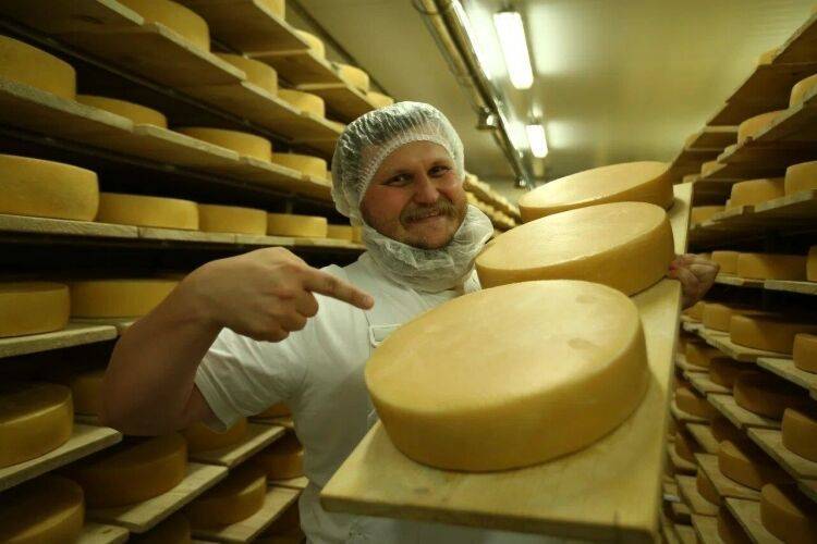 Олег Сирота - Сергей Катырин - Сыровар Олег Сирота рассказал о потерях фермеров из-за коронакризиса - inforeactor.ru - Россия