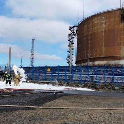 Соседний с поврежденным бак для топлива на ТЭЦ-3 в Норильске полностью исправен - radiomayak.ru - Норильск