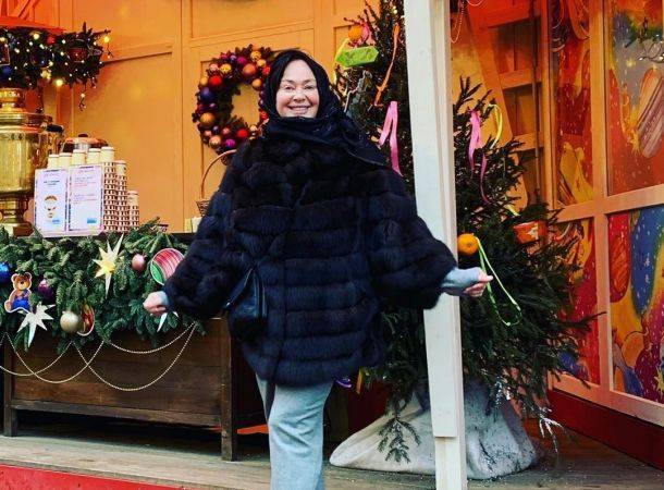 Лариса Гузеева - Похудевшая Лариса Гузеева нарушила масочный режим и нагрубила фанатам - bimru.ru - Россия