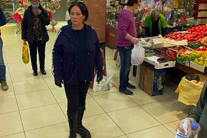 Лариса Гузеева - Гузеева ответила критикующим ее за отсутствие маски и назвала их идиотами - lenta.ru - Россия