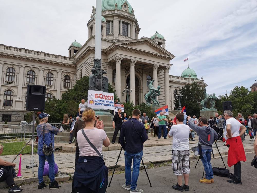 Александр Вучич - Сербская оппозиция собрала малочисленный митинг за бойкот выборов - politnavigator.net - Сербия - Югославия