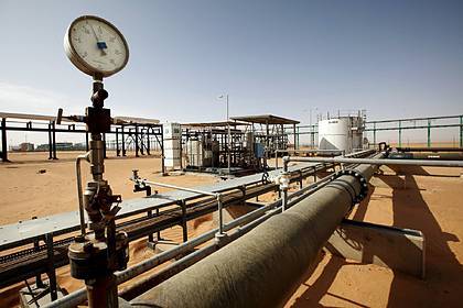 Ливия возобновила добычу нефти на крупнейшем месторождении - lenta.ru - Ливия