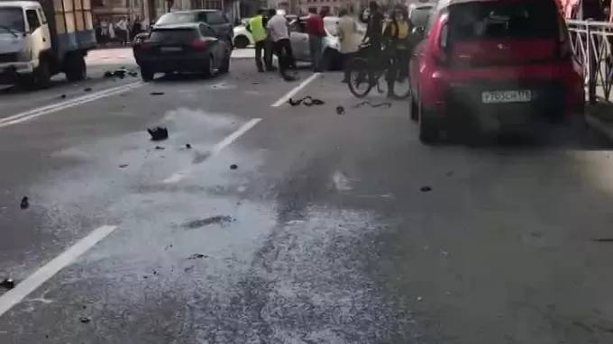 В аварию на Петроградке попал "Феррари". Пострадал и автомобиль, и пассажиры - piter.tv - Петербург
