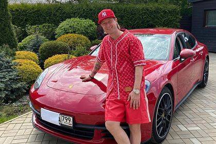 Евгений Плющенко - Александр Плющенко - Фото Плющенко на фоне Porsche разозлило пользователей сети - lenta.ru