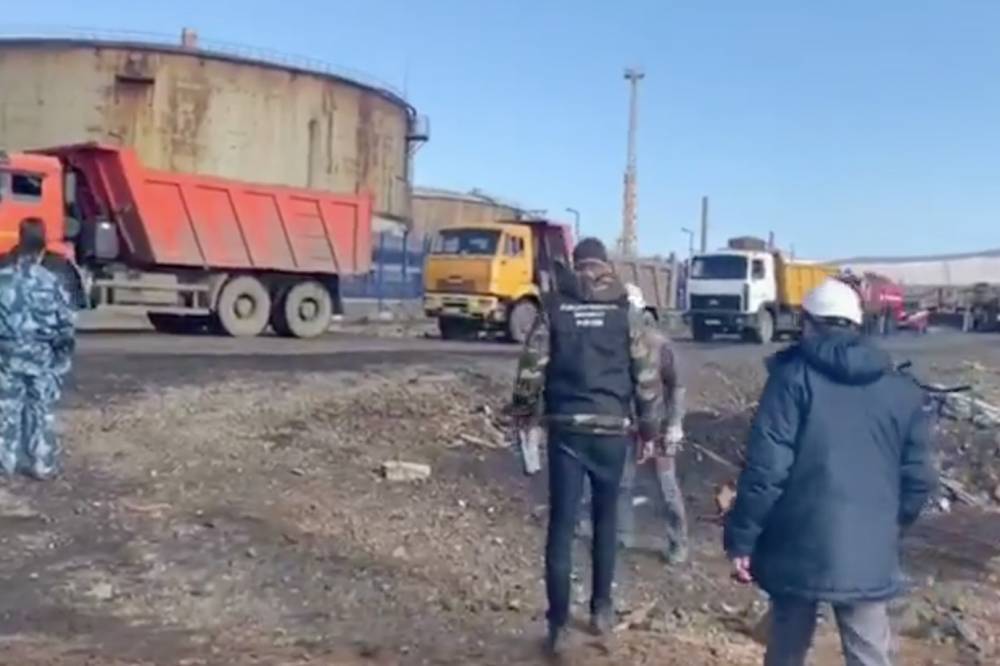 Поврежденный бак на ТЭЦ демонтируют в Норильске - vm.ru - Россия - Норильск
