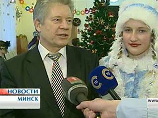 Министр образования очутился в хороводе воспитанников детского городка Минска - tvr.by - Минск