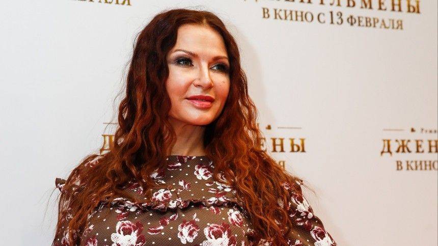 Эвелина Бледанс - «Секси-красноармейка»: обнаженная Бледанс подразнила фанатов снимком после бани - 5-tv.ru