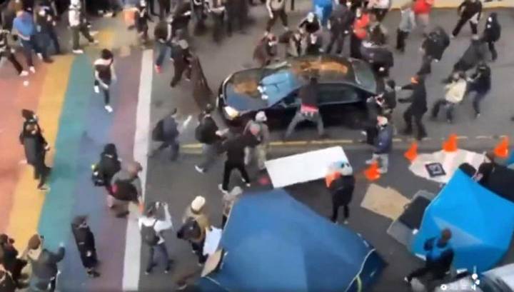 Джордж Флойд - В Сиэтле автомобиль въехал в толпу протестующих - vesti.ru - Россия - США