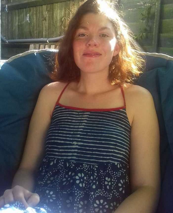 27-летняя девушка живет в палатке из-за аллергии после укуса клеща - pravda-tv.ru - Лондон