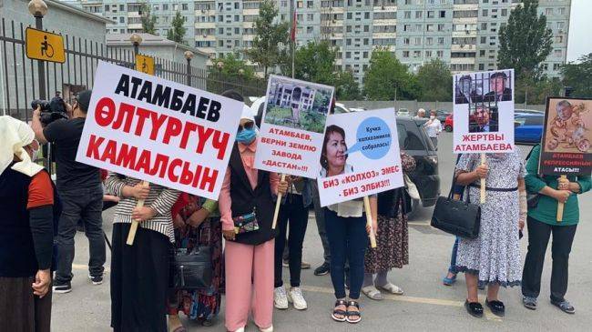 Азиз Батукаев - В Бишкеке люди вышли на митинг против экс-президента Атамбаева - eadaily.com - Бишкек