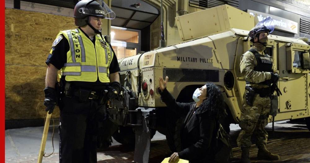 Полиция США открыла огонь по протестующим, переносившим раненого - profile.ru - США - Техас - Остин