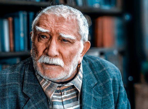 Армен Джигарханян - Армена Джигарханяна доставили в реанимацию с инсультом - bimru.ru