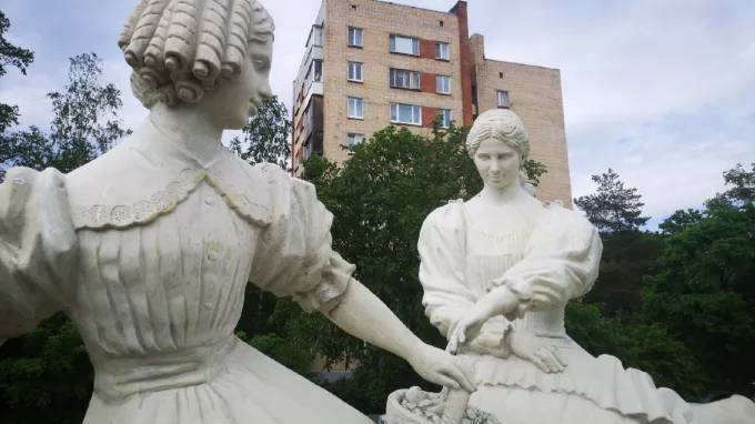 Для скульптуры "Две сестры" в Курортном районе могут выбрать новое место после реставрации - piter.tv - Санкт-Петербург