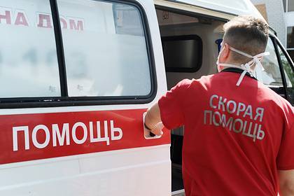 Российские подростки назвали качели «своей территорией» и избили палками ребенка - lenta.ru - Санкт-Петербург - р-н Выборгский