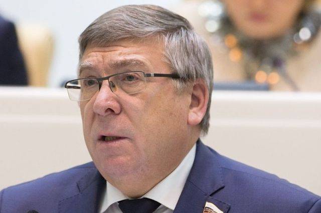 Валерий Рязанский - Сенатор Совфеда оценил инициативу о минимальной почасовой оплате труда в РФ - aif.ru - Россия