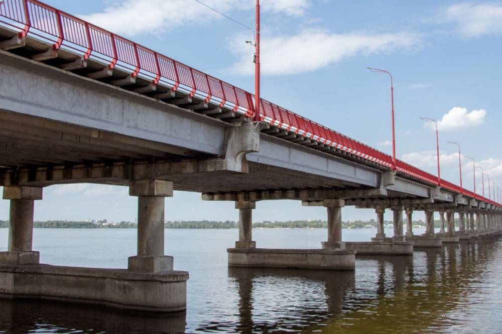 В Днепре патрульные в последний момент спасли парня от прыжка с моста (видео) - newsone.ua - Украина