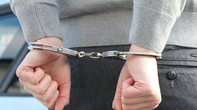 Росгвардейцы задержали двое рецидивистов после ограбления 17-летнего петербуржца - piter.tv - Ленинградская обл. - Санкт-Петербург