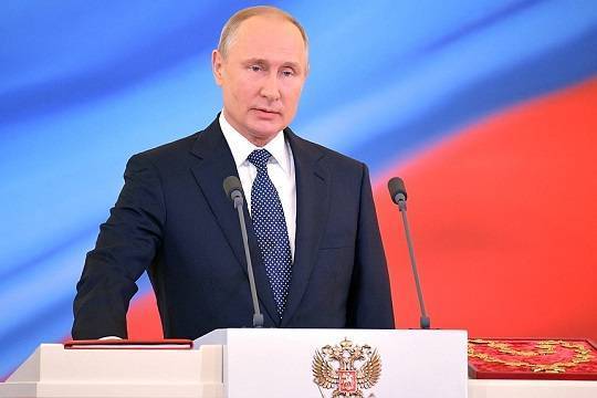 Владимир Путин - Путин увеличил вдвое пособия на детей до 1,5 лет для неработающих россиян - versia.ru - Россия