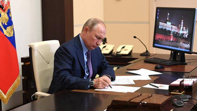 Владимир Путин - Президент подписал несколько законов. Что изменится в жизни россиян? - readovka.news - Россия - Россияне