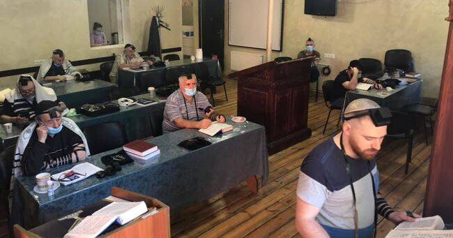 Евреи в Виннице провели молитву в синагоге после ослаблений карантина - ofigenno.com - Украина - Винницкая обл.