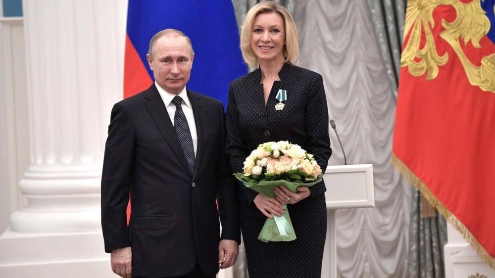 Владимир Путин - Сергей Кузнецов - Путин присвоил Захаровой ранг чрезвычайного и полномочного посла - riafan.ru - Москва - Россия - Куба - Эмираты - Монголия