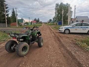 В уфимском посёлке 10-летний мальчик разъезжал на квадроцикле, нарушая ПДД - ufacitynews.ru