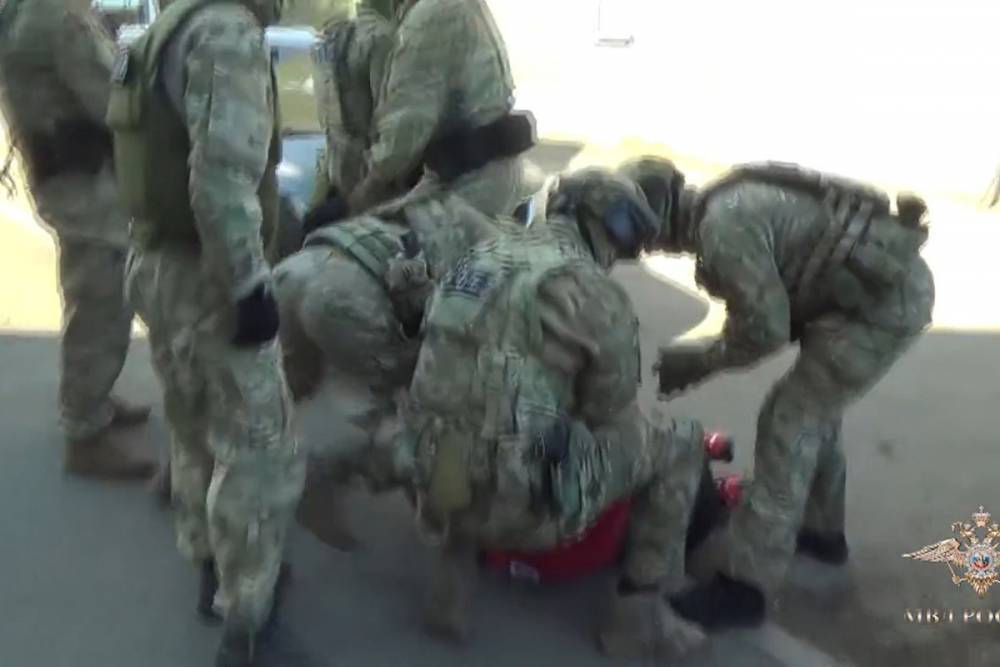 Появилось видео задержания нападавших на инкассаторов в Красноярске - mk.ru - Красноярск