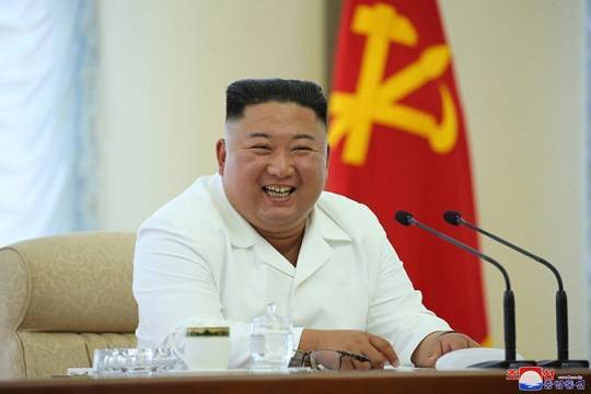 Ким Ченын - Ким Чен Ын впервые за три недели появился на публике, облачённый в необычный наряд - versia.ru - КНДР - Корея