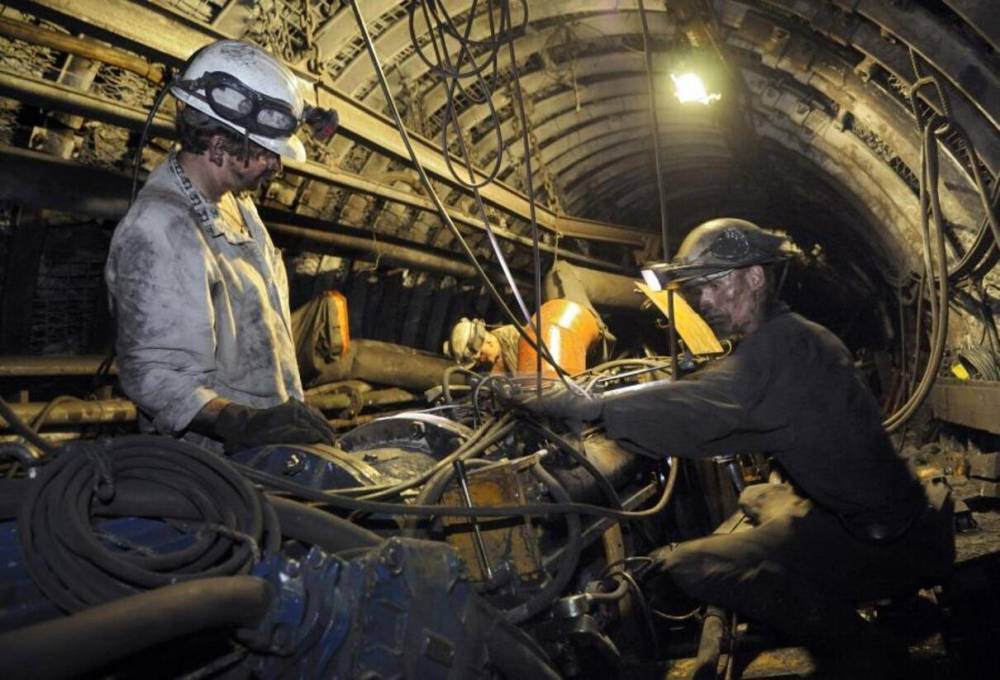Яцек Сасин - Коронавирус добрался до шахт: в Польше закрыли часть рудников - 24tv.ua - Польша