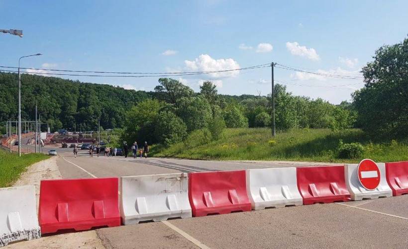 Движение транспорта на мосту через реку Оку ограничили в Подмосковье - vm.ru - Московская обл. - Московская область
