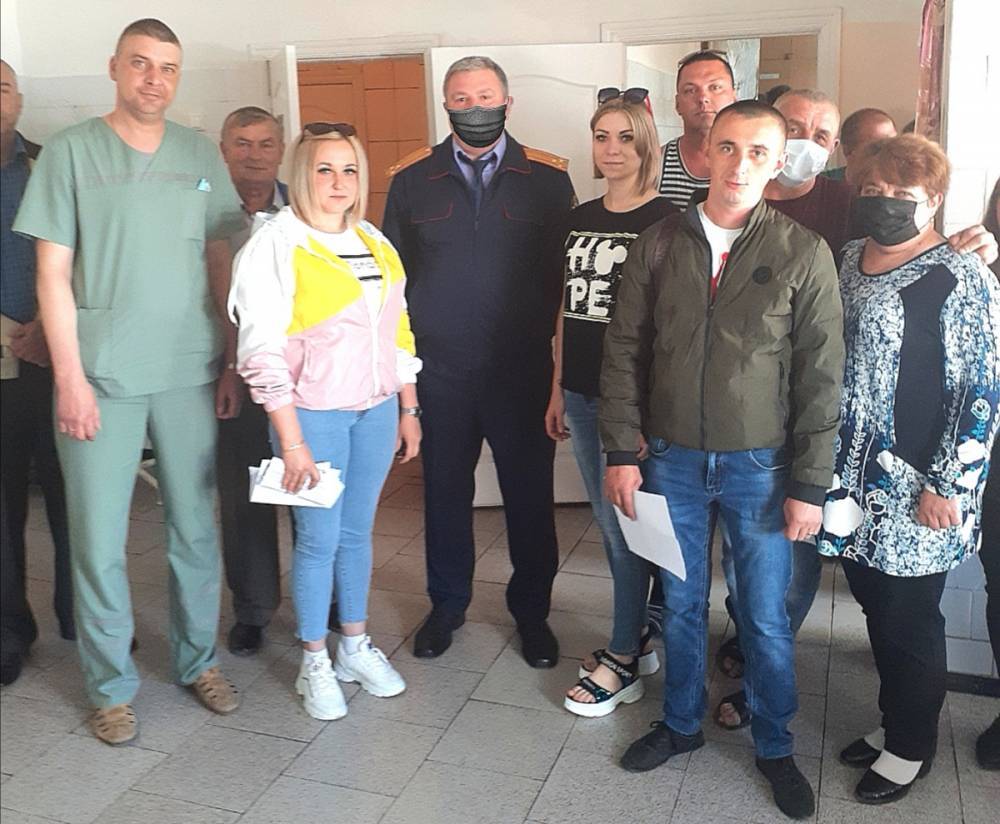 В Белгородской области следователю пририсовали маску на фото со встречи с медиками - theins.ru - Белгородская обл. - Белгород
