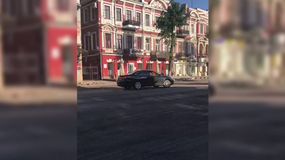 В Воронеже лихач устроил дрифт на закрытом проспекте Революции: появилось видео - vestivrn.ru - Воронеж