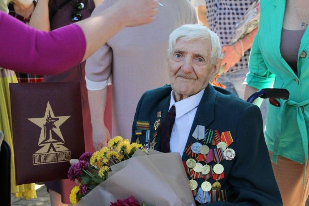 В Донецке провели парады для ветеранов Великой Отечественной войны - politnavigator.net - Россия - ДНР - Донецк - Донбасс - Донецкая обл.