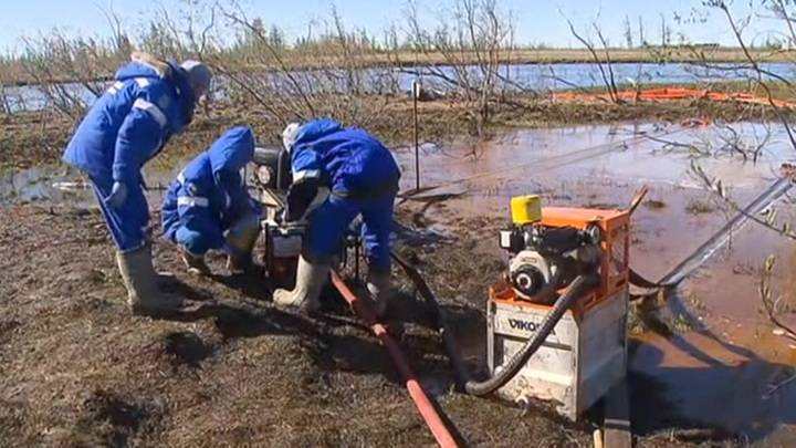В Норильск перебрасывают дополнительную технику - vesti.ru - Россия - Норильск
