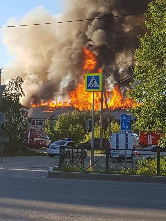 В Ноябрьске за ночь подожгли два расселенных дома - znak.com - Ноябрьск - окр. Янао