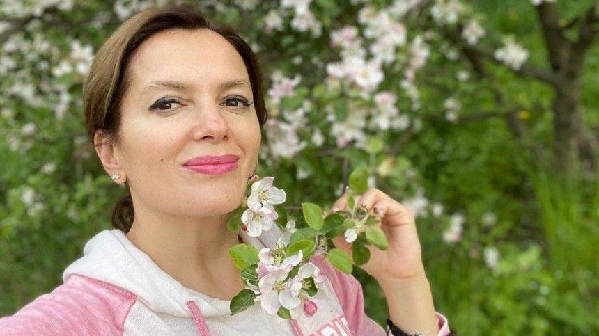 Мария Порошина - «Очень похожи»: Мария Порошина показала архивное фото матери - 5-tv.ru