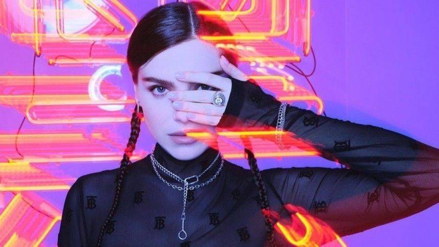 Елена Темникова - «Опасная Лена»: Темникова с ножом напугала поклонников - 5-tv.ru