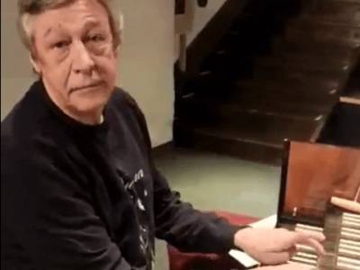 Михаил Ефремов - В Сети появилось видео с Михаилом Ефремовым после ДТП - live24.ru - Москва