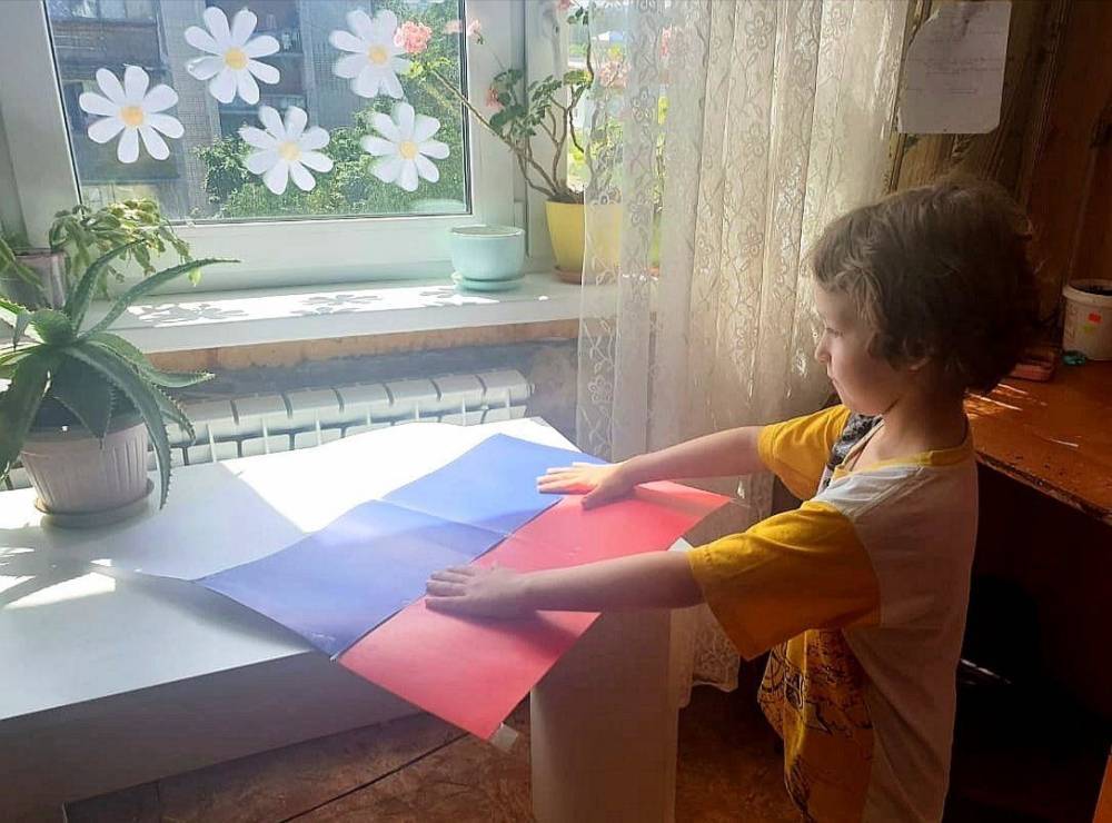 Нижегородцев просят вывешивать за окно флаги в День России - vgoroden.ru - Россия - Нижегородская обл. - Нижний Новгород