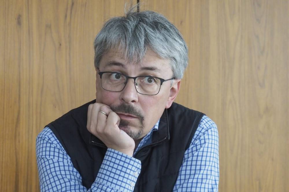 Александр Ткаченко - Глава украинского минкульта выступил против запрета российских фильмов - news-front.info - Украина