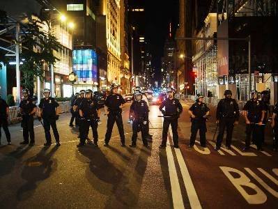 Чак Шумер - Демократы требуют от Трампа демонтировать забор вокруг площади Лафайет-сквер у Белого дома - news.am
