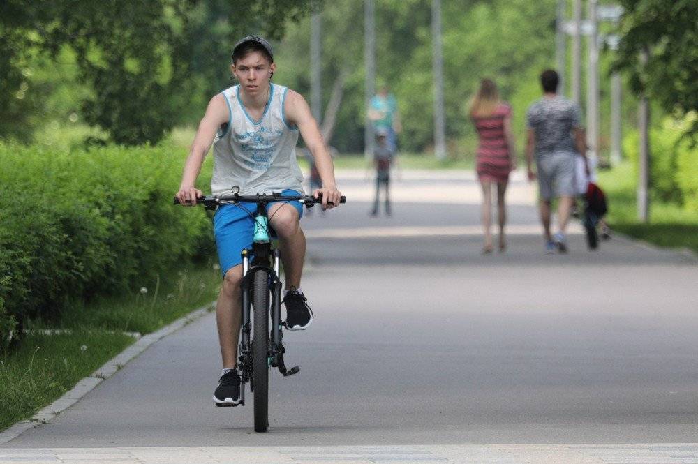 Денис Дмитриев - Москвичам рекомендовали ездить на велосипеде 30-40 минут в день - vm.ru