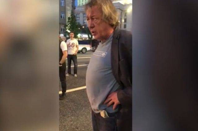 Михаил Ефремов - Раскрыты детали первого первого допроса Ефремова после аварии - aif.ru - Россия