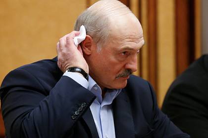 Александр Лукашенко - Валерий Цепкало - Оскорбивший соперника и его жену Лукашенко пожаловался на оскорбления - lenta.ru - Белоруссия