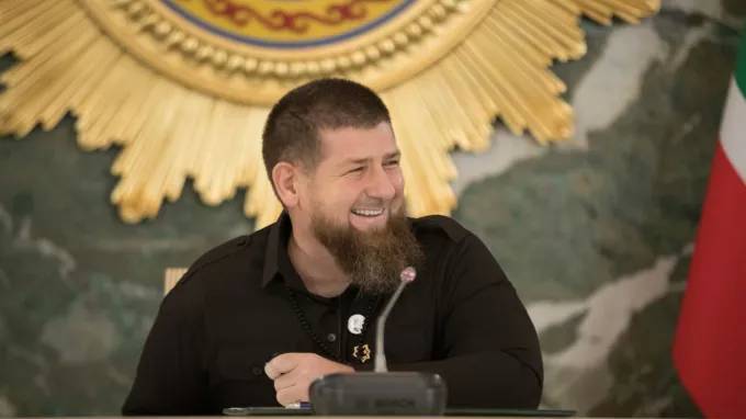 Рамзан Кадыров - Ахмат-Хаджи Кадыров - Кадыров выделил женихам по 50 тысяч рублей на выкуп невест - piter.tv - респ. Чечня